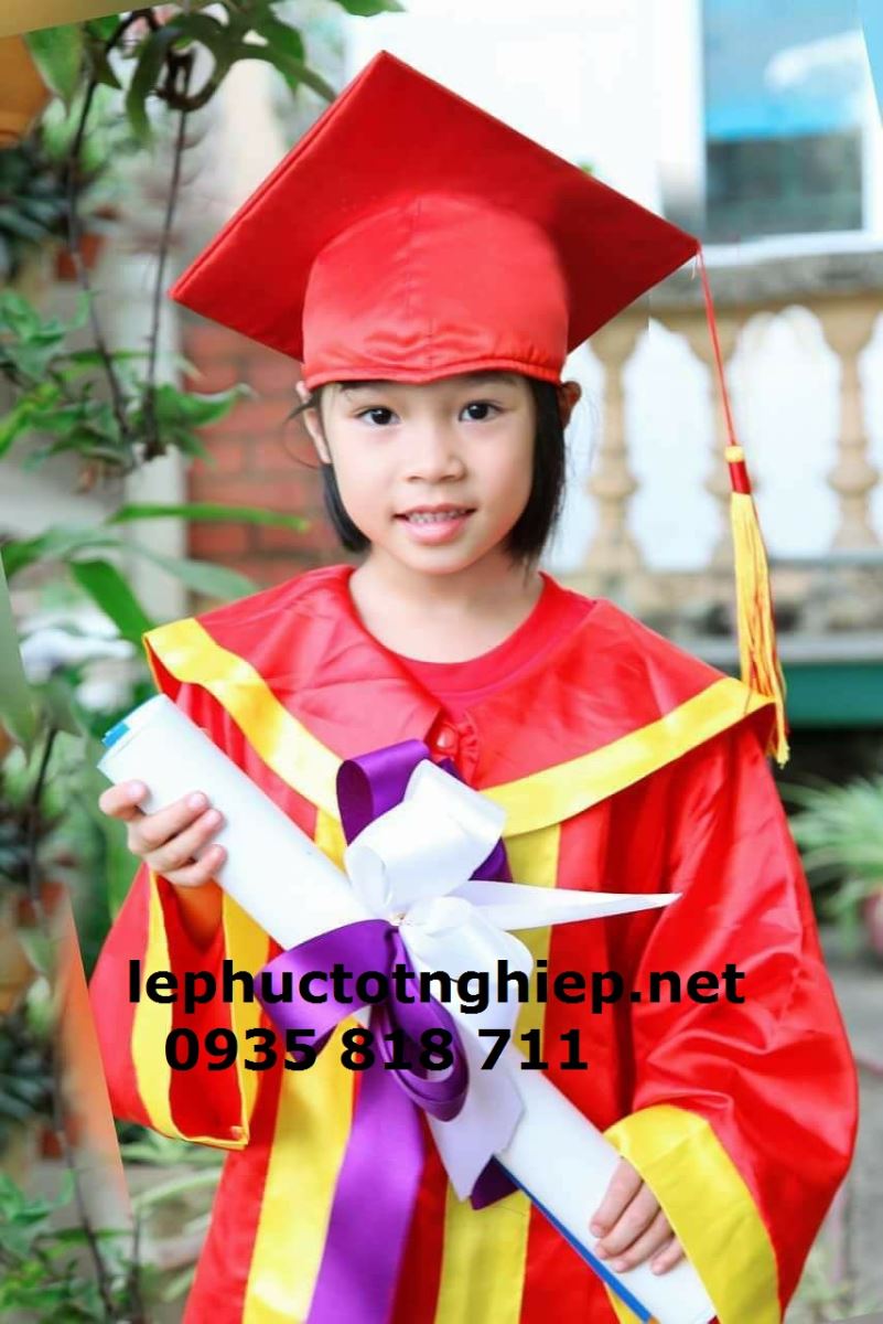Thuê áo tốt nghiệp mầm non tiểu học
